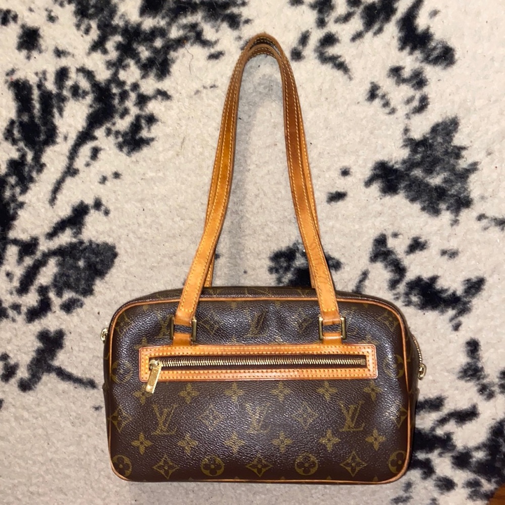 LOUIS VUITTON MONOGRAM CITE MM